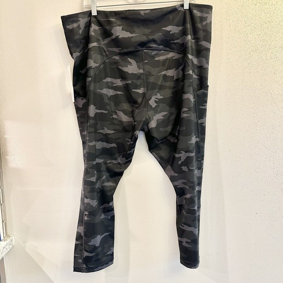 ATHLETA Ultimate‎ Camo 7/8 Tight - Heather Grey - Size 3X 2 Stash Pockets - $89 - Picture 7 of 13